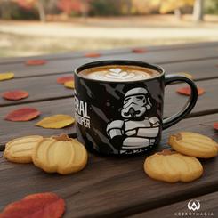 Un clásico galáctico para cada mañana. Esta taza Stormtrooper de Star Wars con capacidad de 330 ml está hecha en porcelana de alta calidad y presenta medidas de 9 × 10 × 9 cm para un uso cómodo en el día a día.